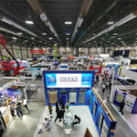 Visitantes y expositores durante Expo Constructo 2026 en Nuevo León, evento que generó una derrama económica de 89 millones de pesos.