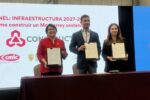 Panel sobre infraestructura y desarrollo metropolitano durante Expo Constructo en Monterrey.